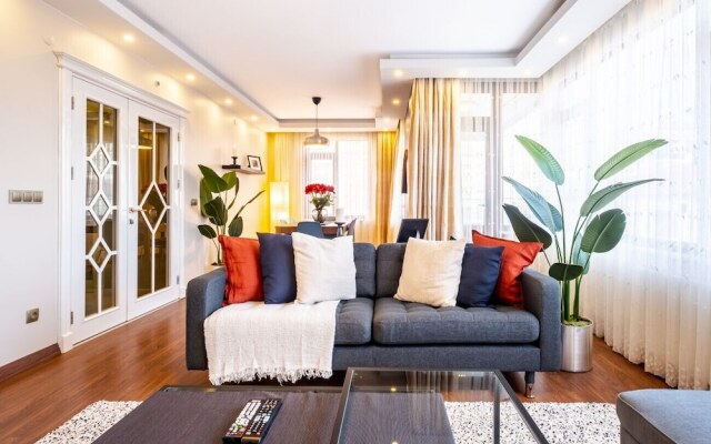 Captivating Flat With Balcony Near Besiktas Pier