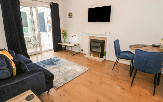 50A Lloyd Street West