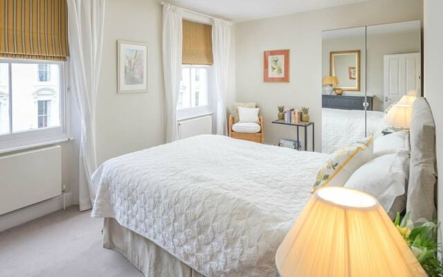 ALTIDO Bright Flat for 6, Near Victoria and Warwick sq