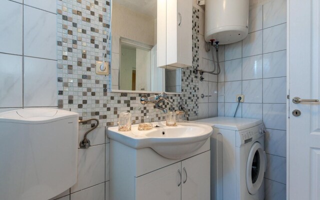 Awesome Apartment in Rogoznica With 2 Bedrooms and Wifi