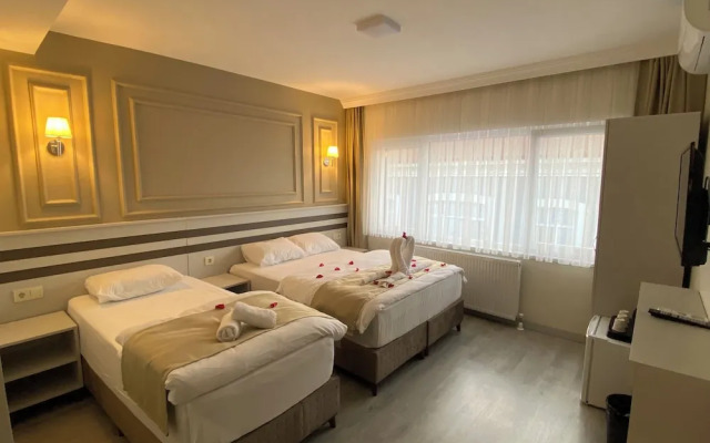 Grand Aura Hotel