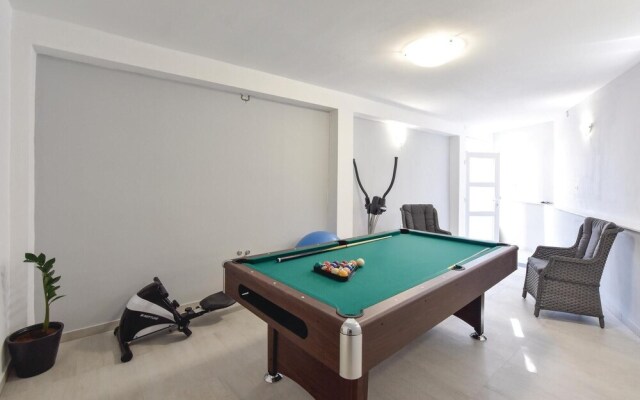 Nice Home in Duce With Wifi and 10 Bedrooms