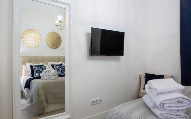 Sophisticated 3Bed W Balcony 2Min To Tube