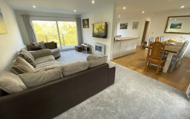 Ty Gwyn - 4 Bedroom Holiday Home