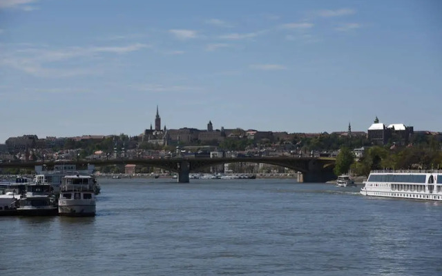 Vogue Apartments Room