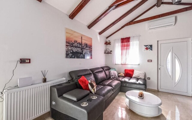 Amazing Home in Zadar with Hot Tub, Sauna & WiFi