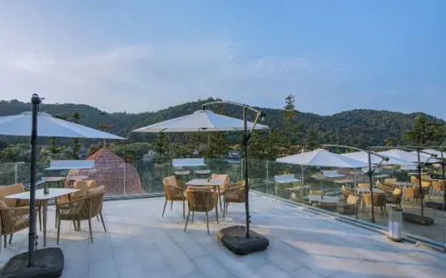 Moganshan High Mountain Forest Adventure Park · Xuan Yong Shilily Hotel