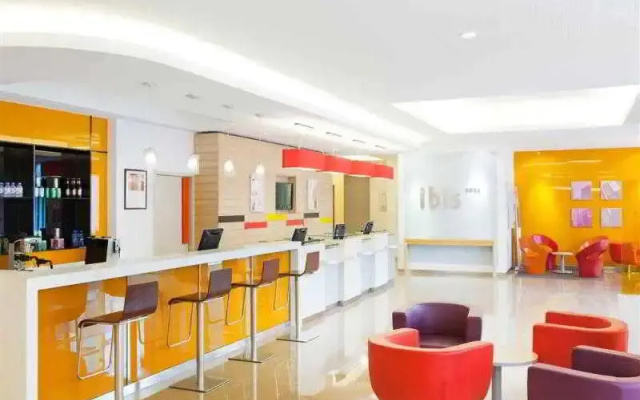 Ibis Ningbo Qianhu