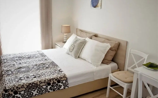 Olive - Swimming Pool - SA4