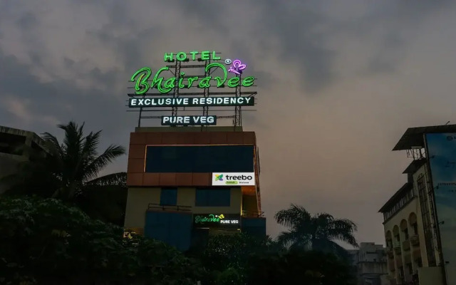 OYO Premium Baner