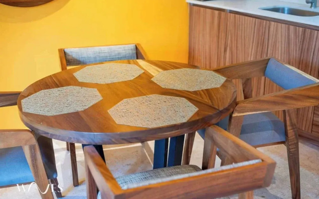 1 Br. LX Amenities Prime Location