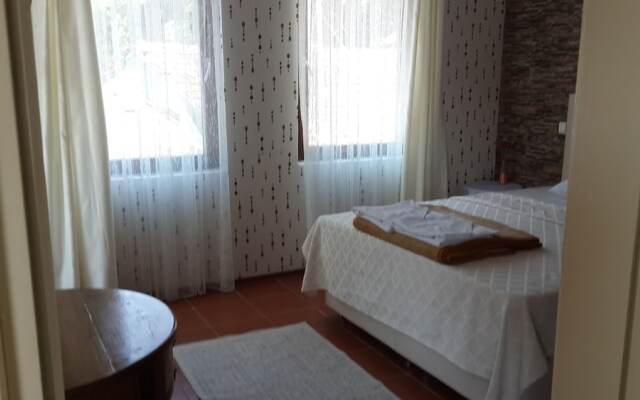 Palmyra Hotel & Sky Lounge