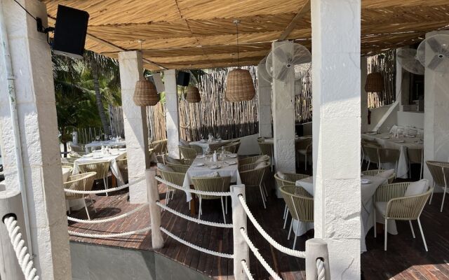 Maria's Kan Kin with Private Beach