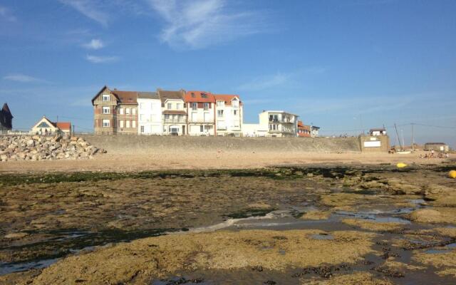 Face A La Mer , L Artiste