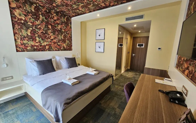 Hotel ETNA