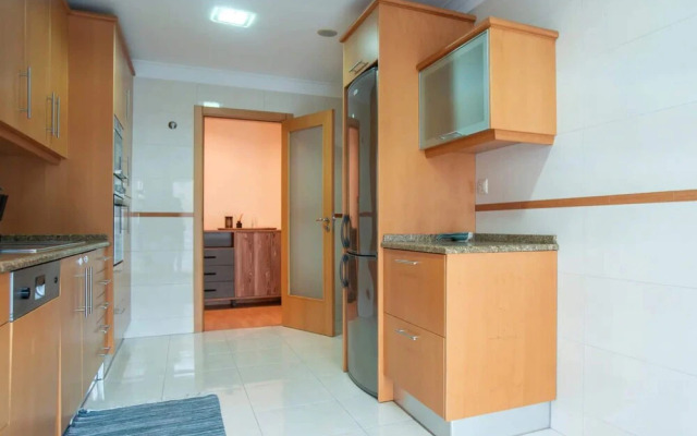 Modern 2-bedroom Flat in Odivelas