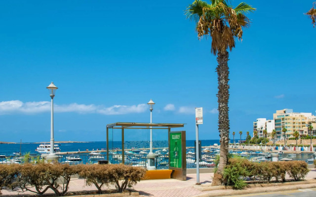 Gillieru Harbour Hotel