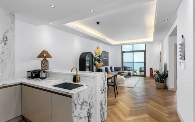 Waves - Premium Seaside Retreat With Private Beach