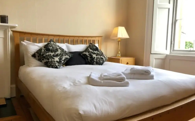 4 Bedroom Georgian Flat In New Town