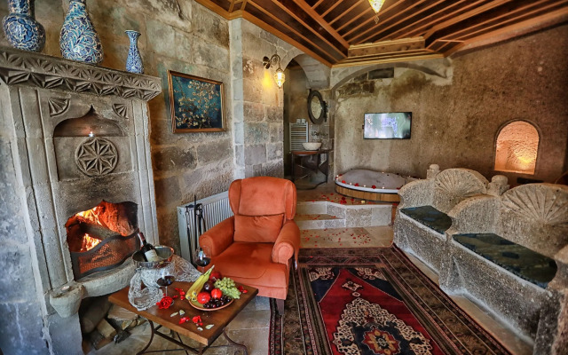 Traveller's Cave Hotel