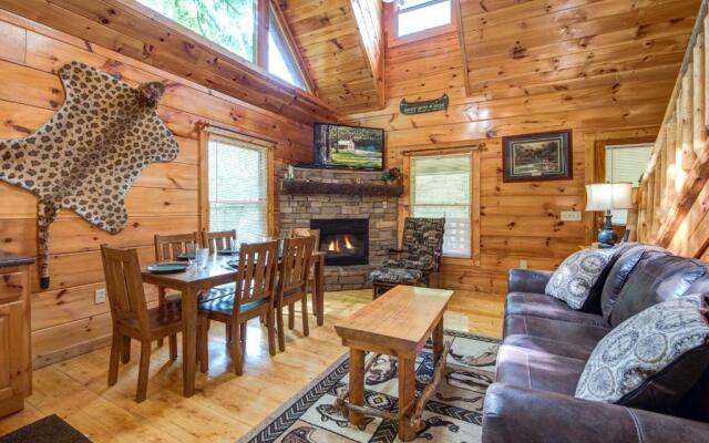 Cabin of Dreams, 3 BR, Water View, WiFi, Hot Tub, Pool Table, Sleep 8