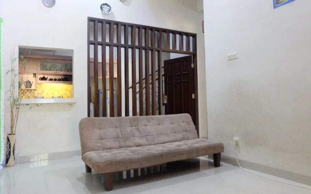 Simply Homy Guest House UTY Kronggahan