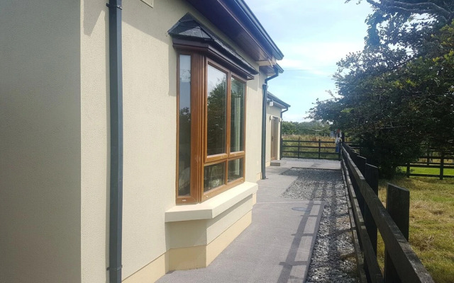 White Thorn House
