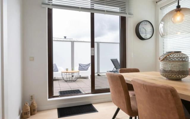 Spacious Apartment in Den Haag near Seabeach