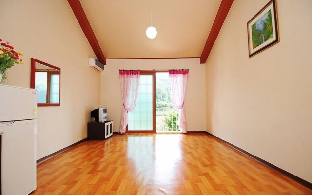 Songnisan Mountain White