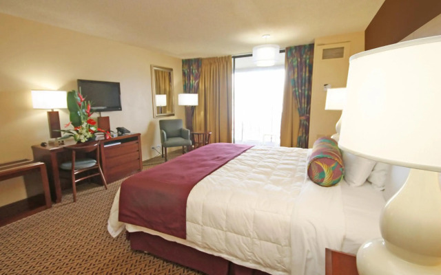 Hilo Hawaiian Hotel, Trademark Collection by Wyndham