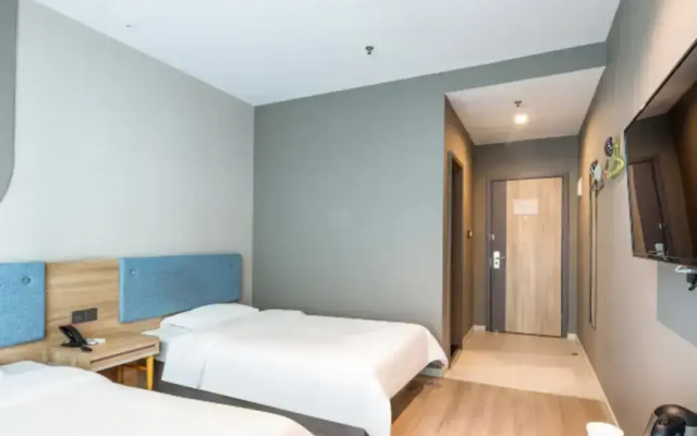 7 Days Premium Zhuhai Gongbei Light Railway Branch