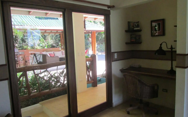 Portasol Rainforest and Ocean View Living