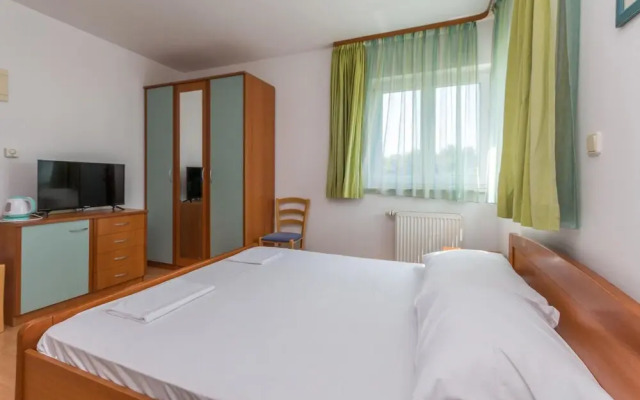Awesome Apartment in Pakostane With Wifi