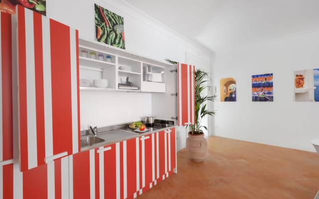 Deluxe Home in Sorrento Old Town with Balconies