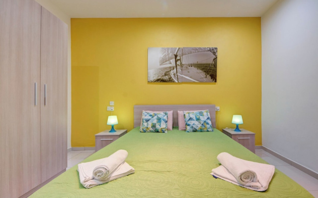Off the Ferries, Sliema, 2-bedroom Apartment