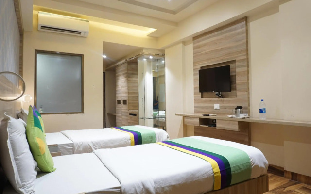 Classic Square by OYO Rooms