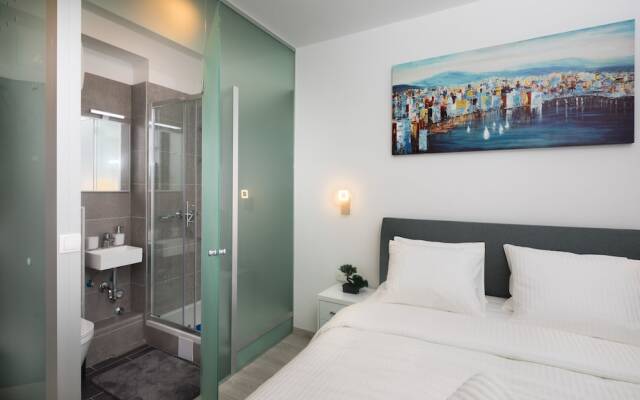 Luxury Studios & Rooms Seven
