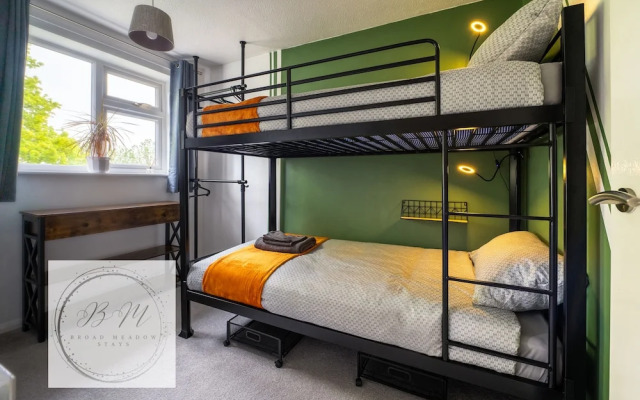 Popular Contractor 2-bed House in Lincoln