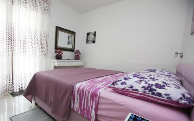 Stela Apartments