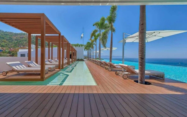 Soho PV Stunning Views Luxury Heated Rooftop Pool