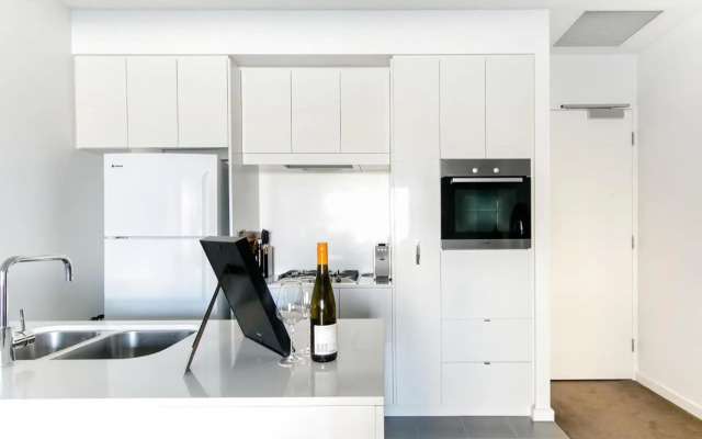 ★Lux 2BR on Hindmarsh SQ★