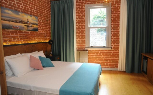 El Gusto Hotel