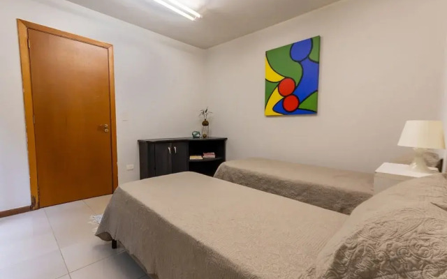 Casa ampla com piscina e churrasqueira