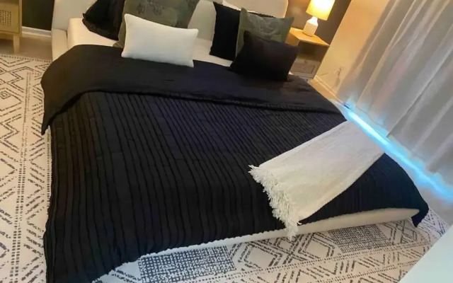 Hollywood Hills Sunset Strip Home w Hottub