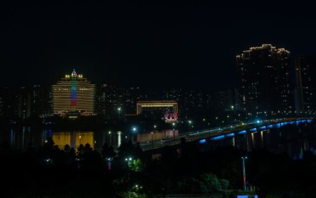 Z-Jimo E-sports Hotel (Qingyuan City Government Shunying Times Square)