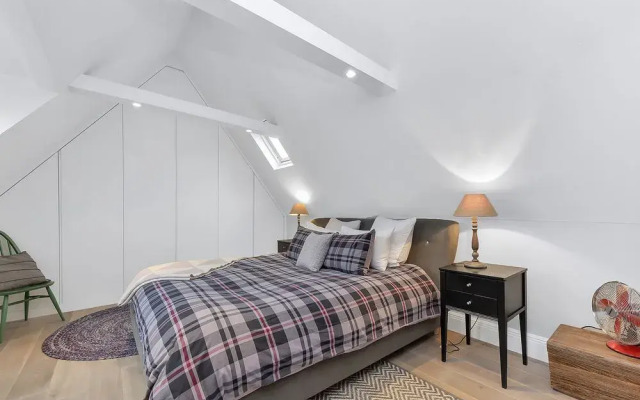 Woodbridge House Apartment