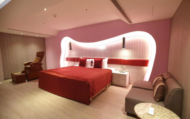 Surreal Motel- XinJhung Branch