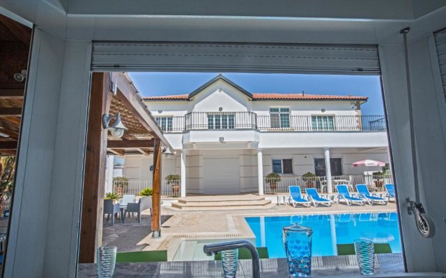 Papas Family Villa With Private Pool Wheelchair Accessible