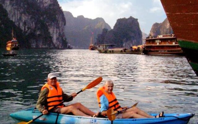 Seawind Charter Cruise Halong