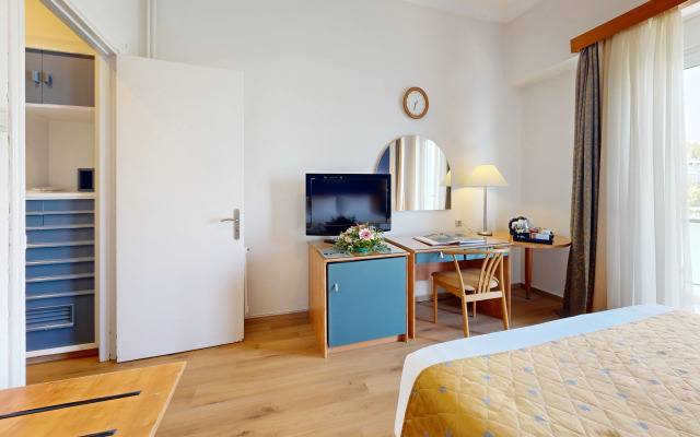 Lucy Hotel